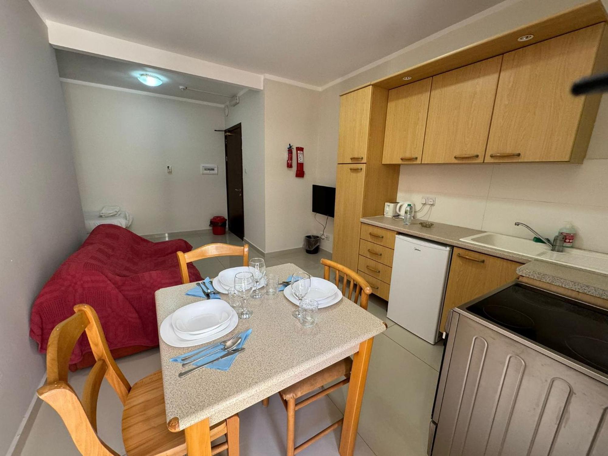 The Triton Aparthotel Σεντ Πόλς Μπέι Εξωτερικό φωτογραφία