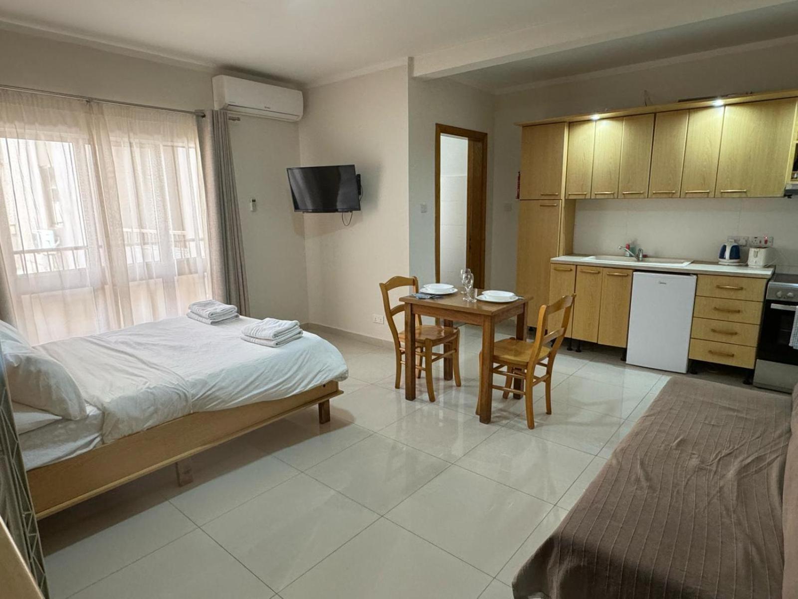The Triton Aparthotel Σεντ Πόλς Μπέι Εξωτερικό φωτογραφία