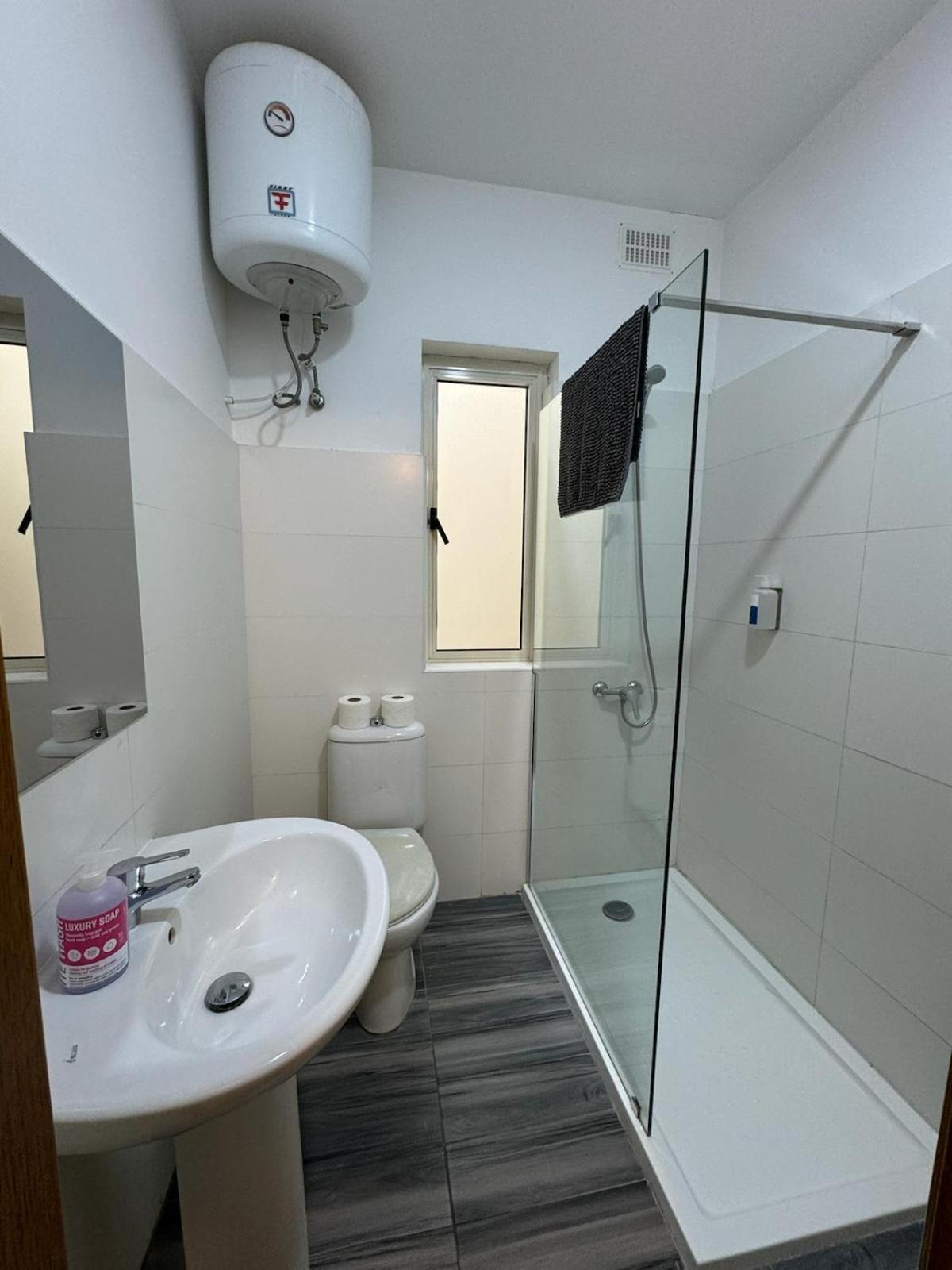 The Triton Aparthotel Σεντ Πόλς Μπέι Εξωτερικό φωτογραφία