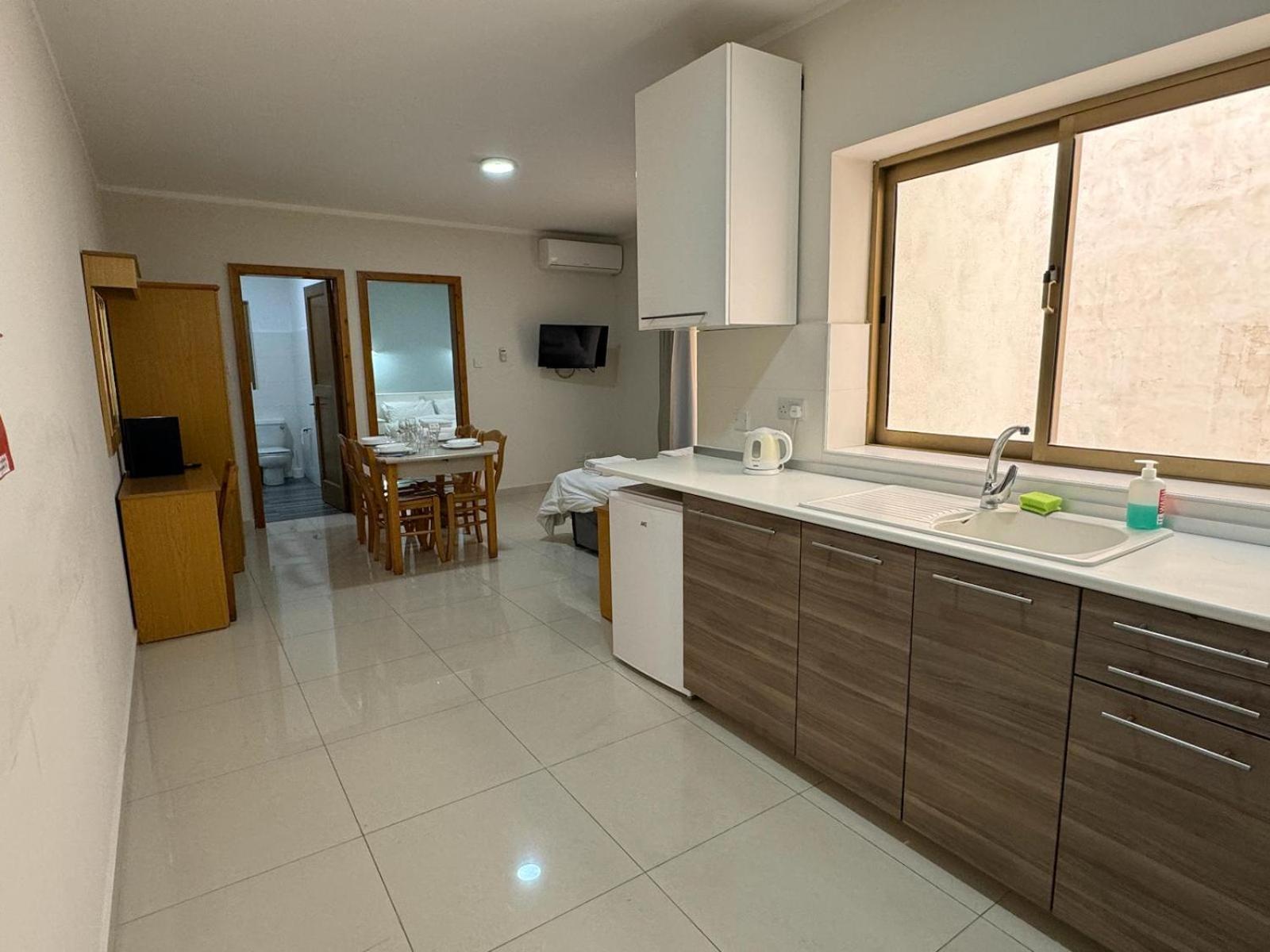 The Triton Aparthotel Σεντ Πόλς Μπέι Εξωτερικό φωτογραφία