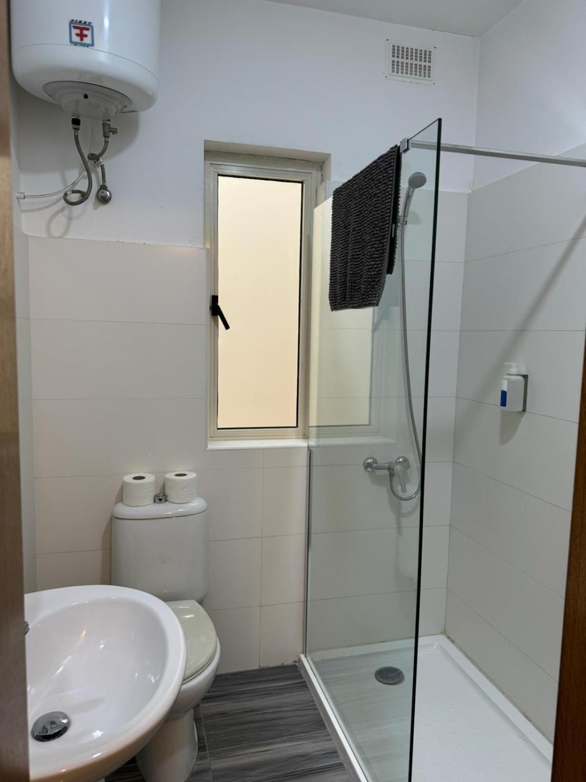 The Triton Aparthotel Σεντ Πόλς Μπέι Εξωτερικό φωτογραφία