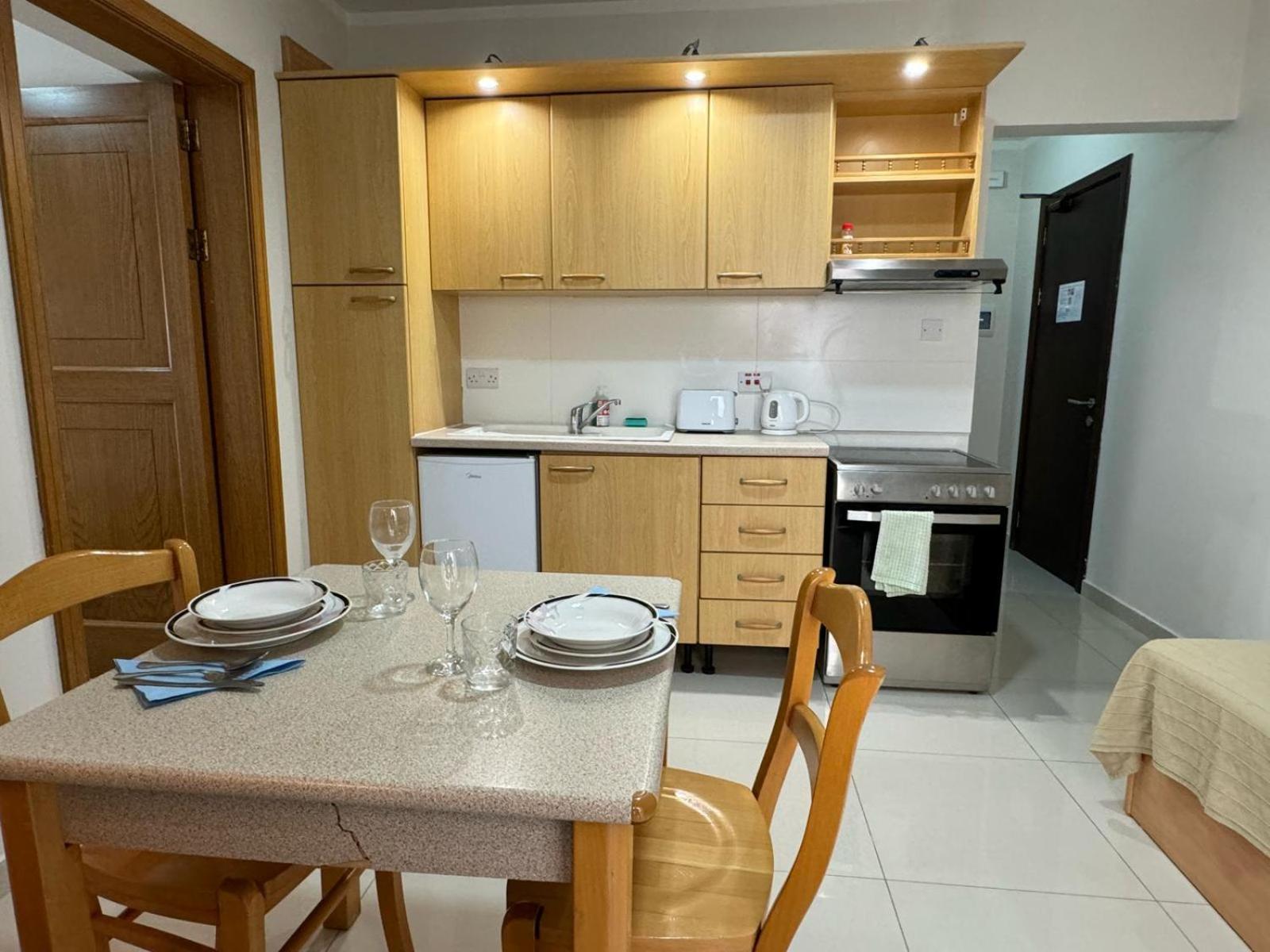 The Triton Aparthotel Σεντ Πόλς Μπέι Εξωτερικό φωτογραφία