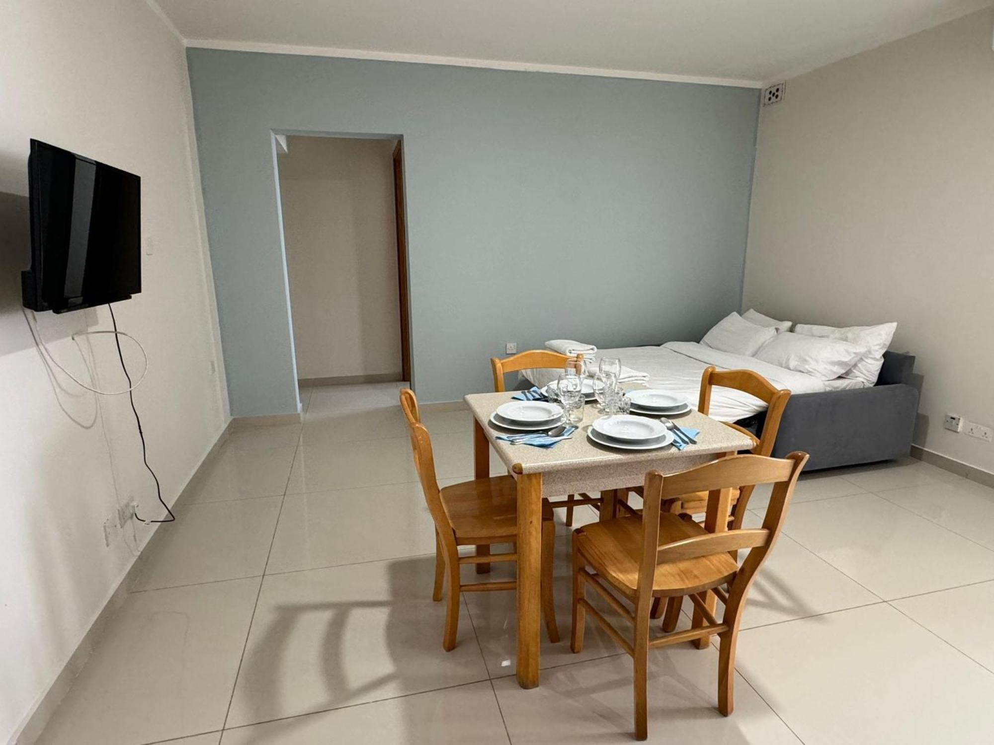 The Triton Aparthotel Σεντ Πόλς Μπέι Εξωτερικό φωτογραφία