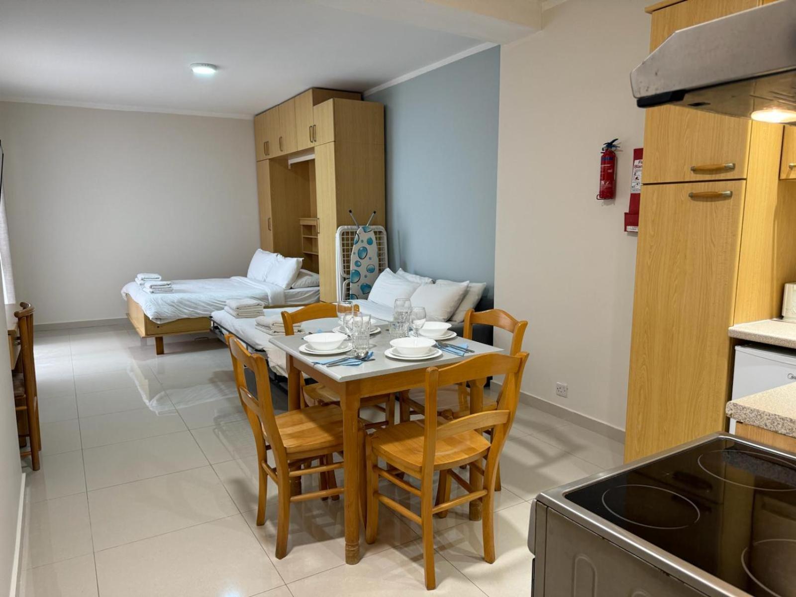 The Triton Aparthotel Σεντ Πόλς Μπέι Εξωτερικό φωτογραφία