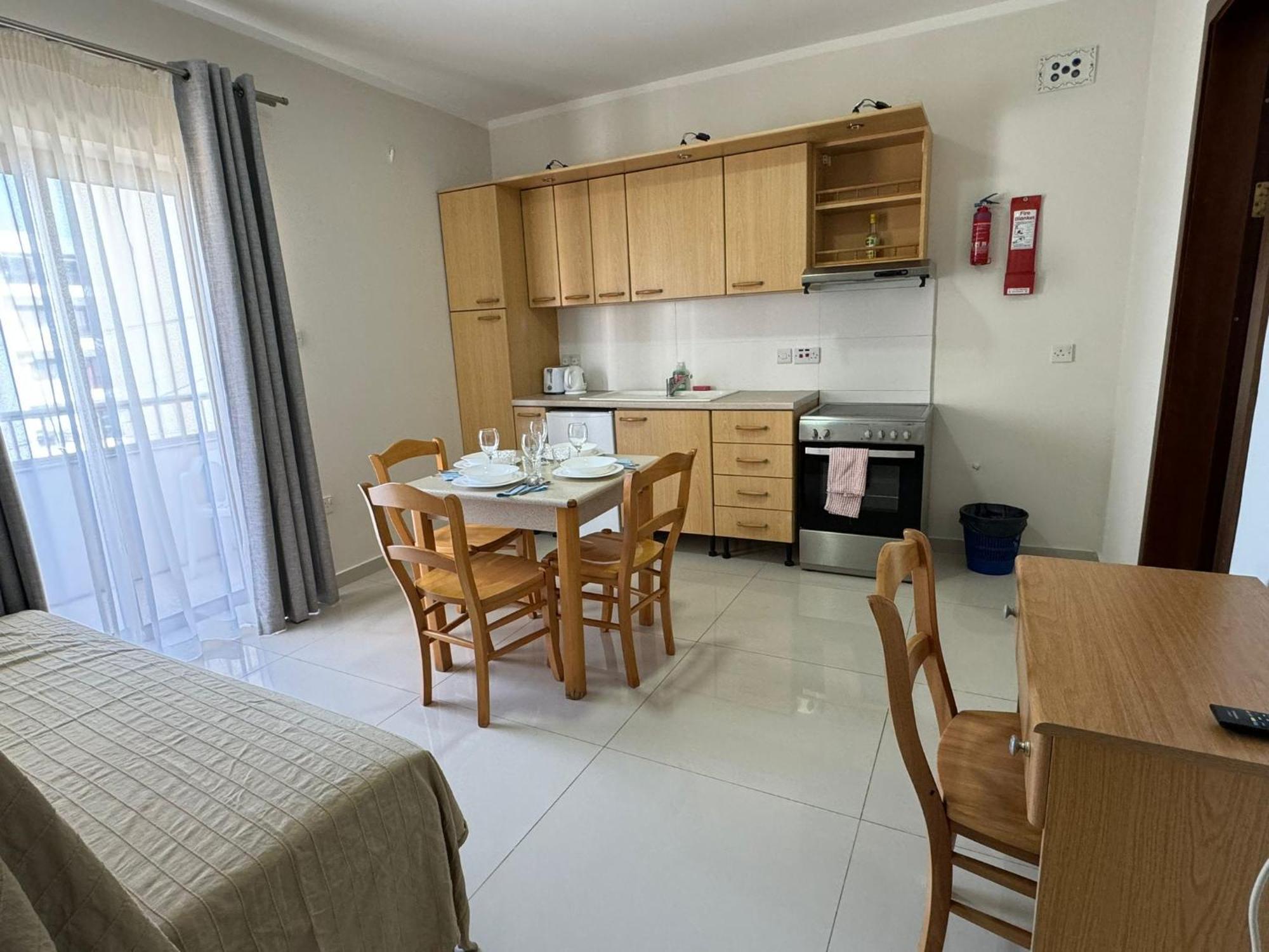 The Triton Aparthotel Σεντ Πόλς Μπέι Εξωτερικό φωτογραφία
